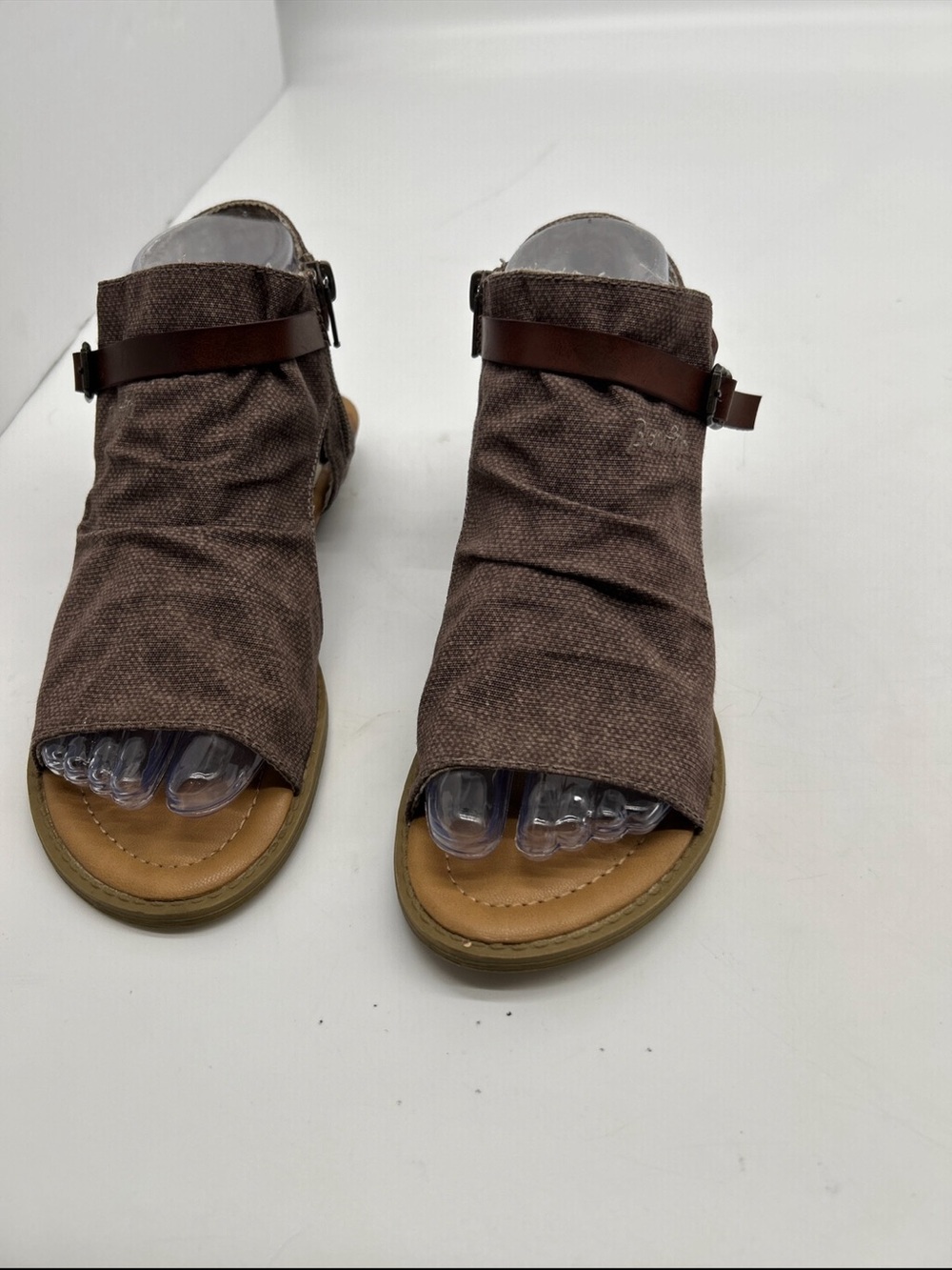 Women's Brown Open-Toe Buckle Sandals with Textured Upper